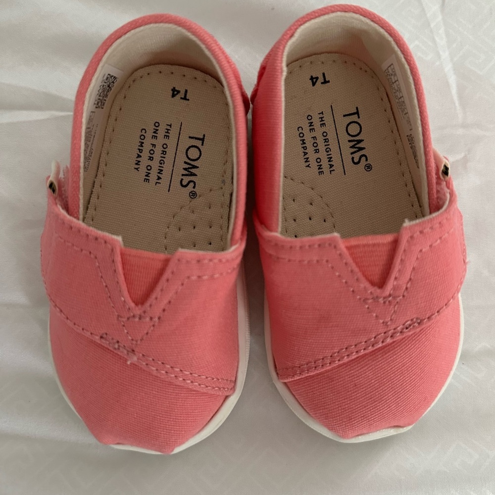 Toms Girls Walker Shoe Size 4